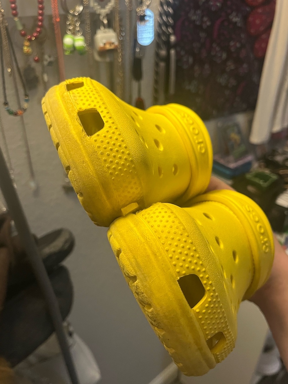 Yellow crocs ! - Picture 3 of 5
